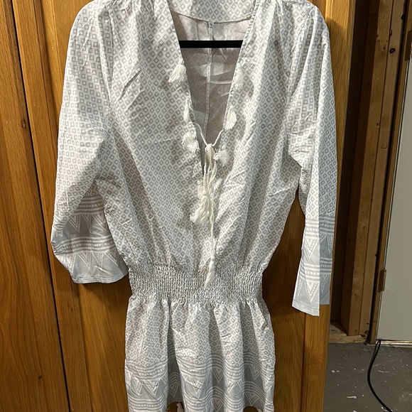 Women’s Top - Picture 2 of 4